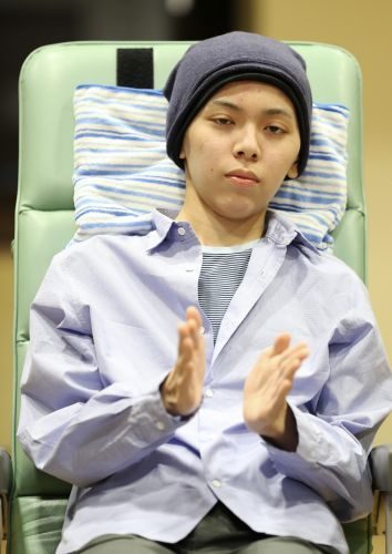 加藤旭 　小児がんと闘う１６歳、音楽との出会いはおまけから？光のこうしんで病気で闘う方を応援。
