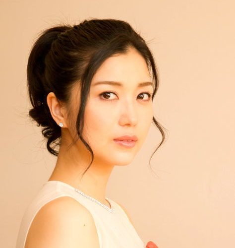 新妻聖子　お姉さんもシンガーソングライター？結婚は？歌唱力がすごい？英語もペラペラ？